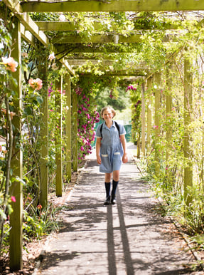 SPS Girl in Rose Arch